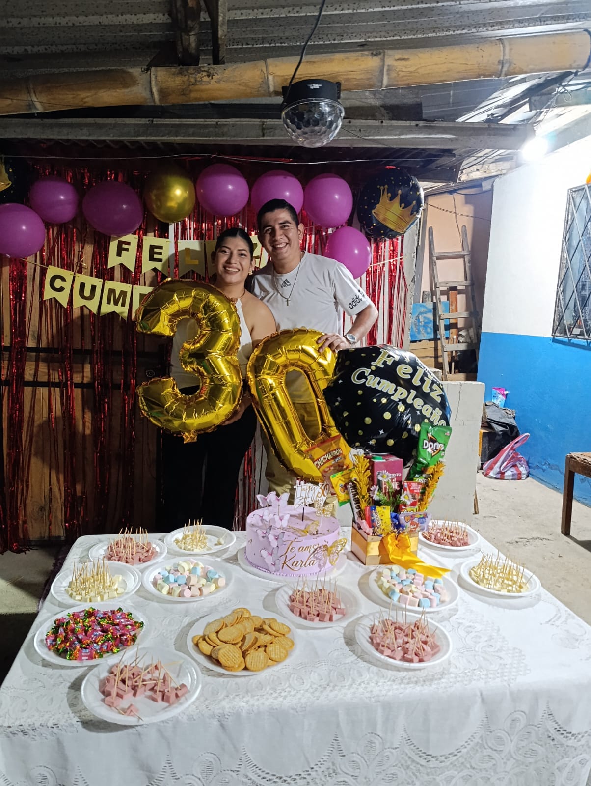 Karla y Jefersson celebrando su cumpleaños